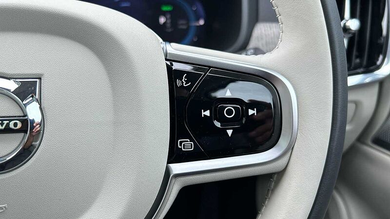 Volvo V90 Ultra, T8 AWD Plug-in hybrid, Electric/Petrol, (Dark Demonstrator, Sunroof)
