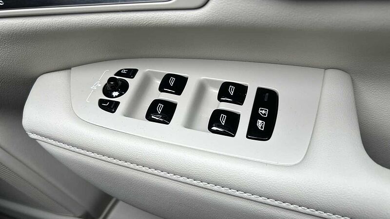 Volvo V90 Ultra, T8 AWD Plug-in hybrid, Electric/Petrol, (Dark Demonstrator, Sunroof)