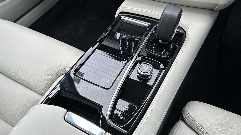 Volvo V90 Ultra, T8 AWD Plug-in hybrid, Electric/Petrol, (Dark Demonstrator, Sunroof)