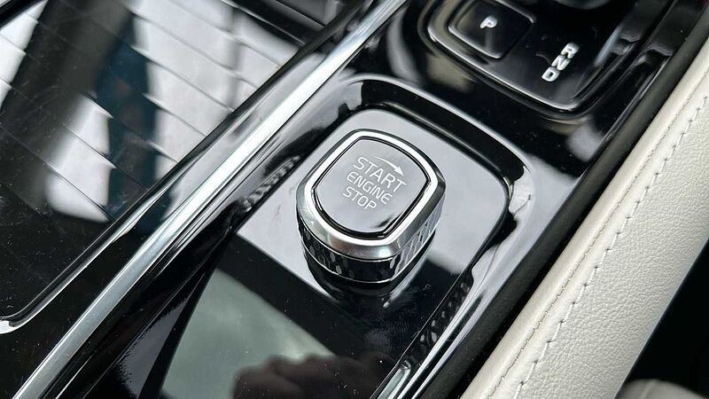 Volvo V90 Ultra, T8 AWD Plug-in hybrid, Electric/Petrol, (Dark Demonstrator, Sunroof)