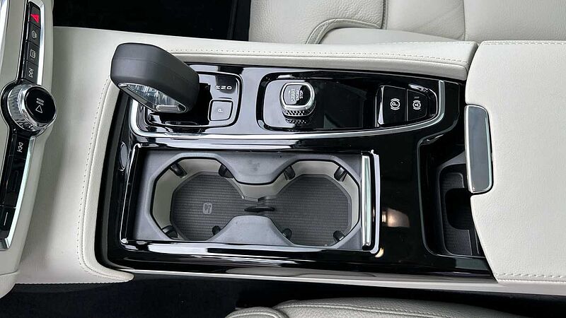 Volvo V90 Ultra, T8 AWD Plug-in hybrid, Electric/Petrol, (Dark Demonstrator, Sunroof)