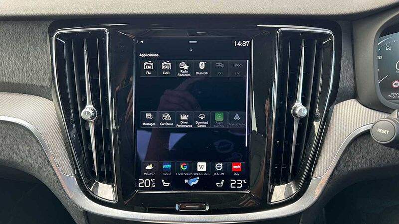 Volvo S60 R-Design, B5 mild hybrid (Apple Car Play, 19' Alloys, Camera, Low Miles)