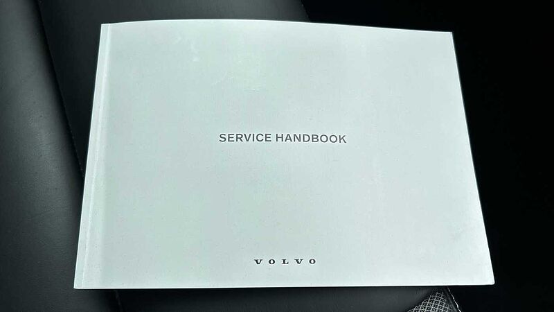 Volvo S60 R-Design, B5 mild hybrid (Apple Car Play, 19' Alloys, Camera, Low Miles)