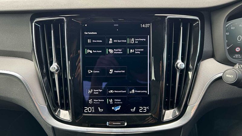 Volvo S60 R-Design, B5 mild hybrid (Apple Car Play, 19' Alloys, Camera, Low Miles)
