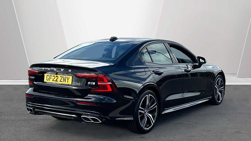 Volvo S60 R-Design, B5 mild hybrid (Apple Car Play, 19' Alloys, Camera, Low Miles)