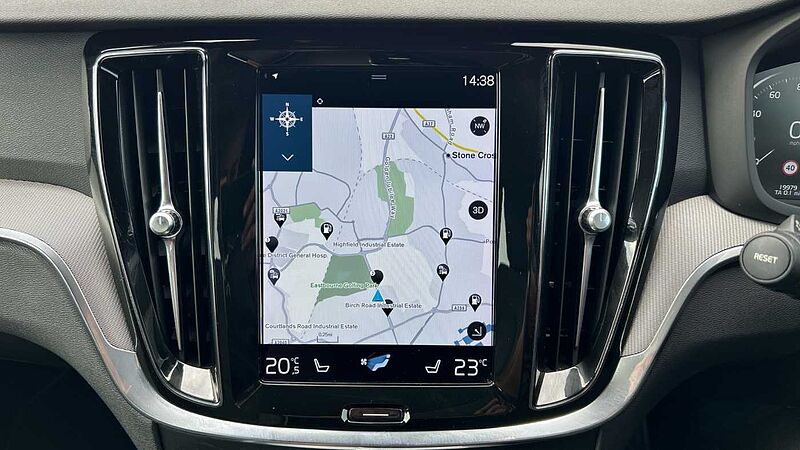 Volvo S60 R-Design, B5 mild hybrid (Apple Car Play, 19' Alloys, Camera, Low Miles)