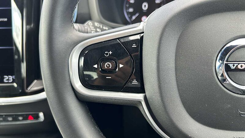 Volvo S60 R-Design, B5 mild hybrid (Apple Car Play, 19' Alloys, Camera, Low Miles)