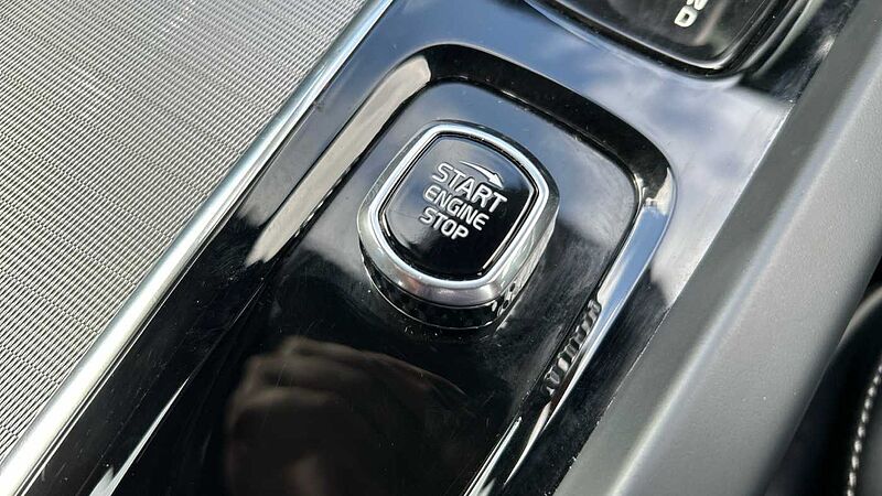 Volvo S60 R-Design, B5 mild hybrid (Apple Car Play, 19' Alloys, Camera, Low Miles)
