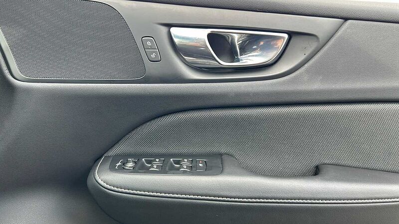 Volvo S60 R-Design, B5 mild hybrid (Apple Car Play, 19' Alloys, Camera, Low Miles)