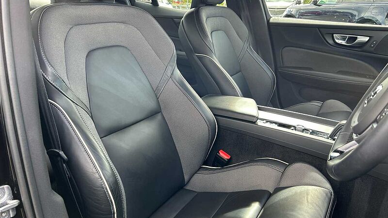 Volvo S60 R-Design, B5 mild hybrid (Apple Car Play, 19' Alloys, Camera, Low Miles)