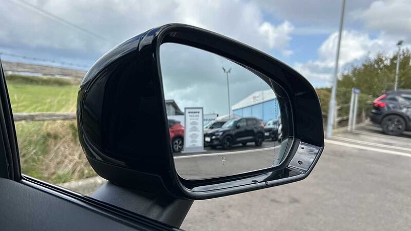 Volvo S60 R-Design, B5 mild hybrid (Apple Car Play, 19' Alloys, Camera, Low Miles)
