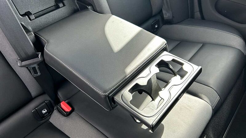Volvo S60 R-Design, B5 mild hybrid (Apple Car Play, 19' Alloys, Camera, Low Miles)