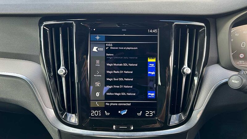 Volvo S60 R-Design, B5 mild hybrid (Apple Car Play, 19' Alloys, Camera, Low Miles)