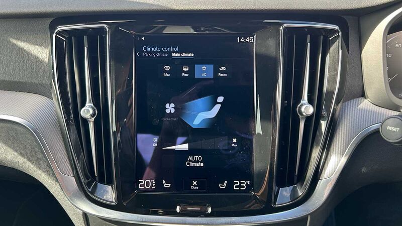 Volvo S60 R-Design, B5 mild hybrid (Apple Car Play, 19' Alloys, Camera, Low Miles)