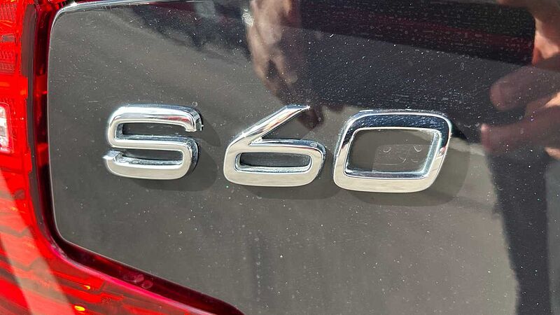 Volvo S60 R-Design, B5 mild hybrid (Apple Car Play, 19' Alloys, Camera, Low Miles)