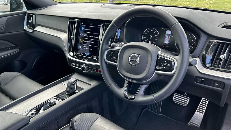 Volvo S60 R-Design, B5 mild hybrid (Apple Car Play, 19' Alloys, Camera, Low Miles)