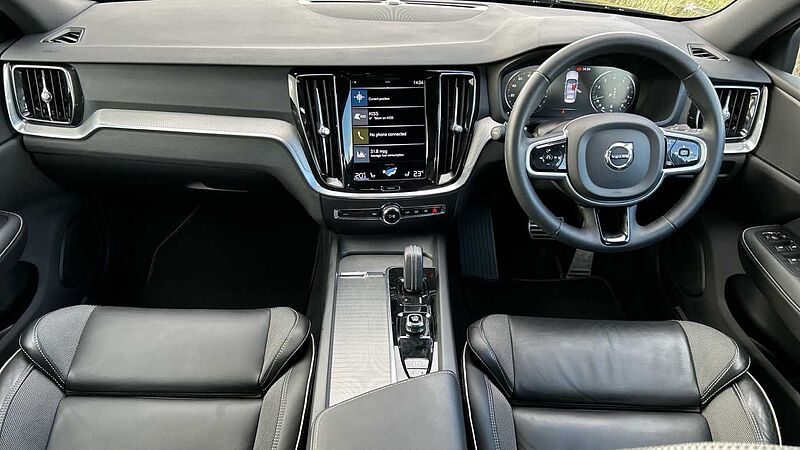 Volvo S60 R-Design, B5 mild hybrid (Apple Car Play, 19' Alloys, Camera, Low Miles)