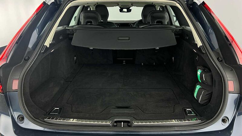 Volvo V90 Cross Country Country, B5 AWD mild hybrid (360, BLIS, ACC, Pilot Assist,  Heated Seats)