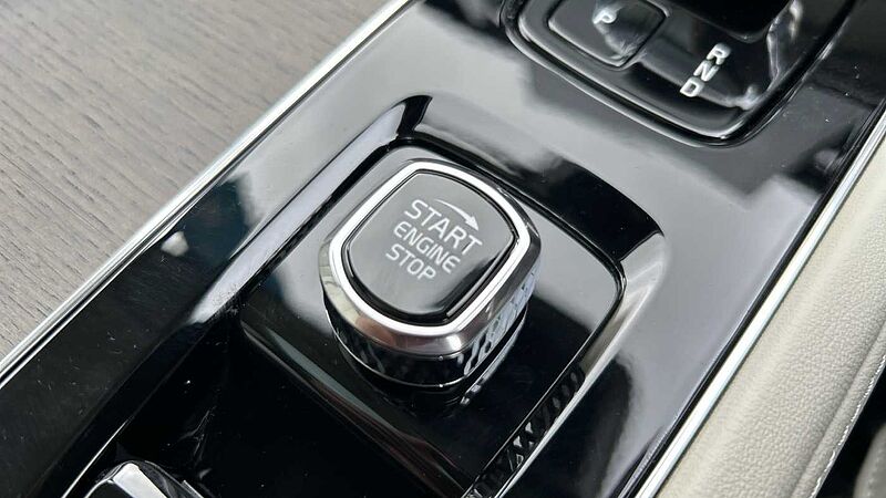 Volvo XC90 Ultra, T8 AWD Plug-in hybrid, Electric/Petrol, Bright, 7 Seats (Demonstrator)