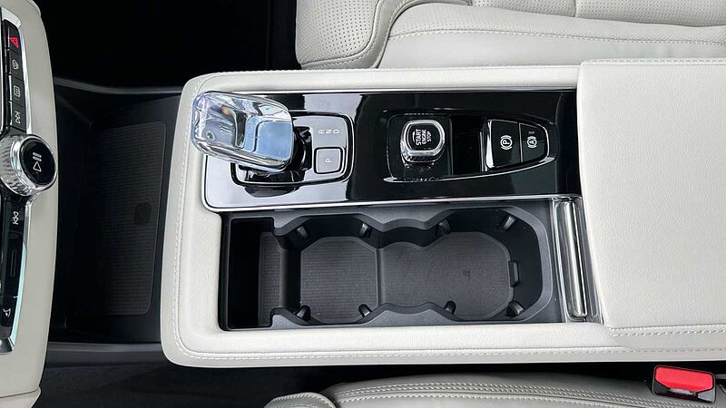 Volvo XC90 Ultra, T8 AWD Plug-in hybrid, Electric/Petrol, Bright, 7 Seats (Demonstrator)