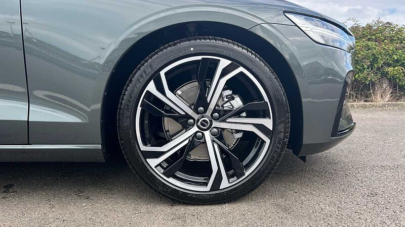 Volvo V60 Plus, B4 Mild hybrid, Petrol, Dark (Stunning 2026 Colour, Low Mileage! )