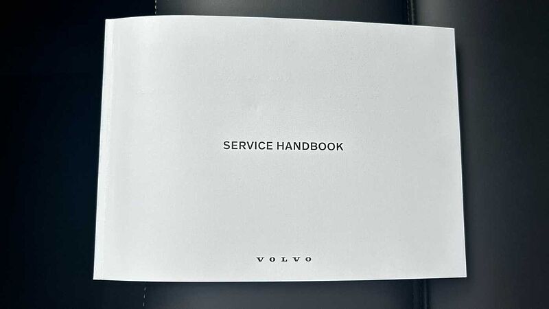 Volvo V60 Plus, B4 Mild hybrid, Petrol, Dark (Stunning 2026 Colour, Low Mileage! )