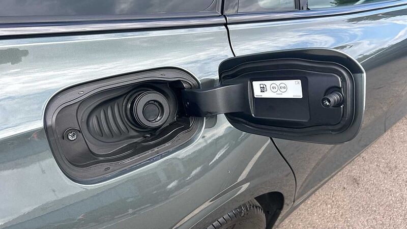 Volvo V60 Plus, B4 Mild hybrid, Petrol, Dark (Stunning 2026 Colour, Low Mileage! )