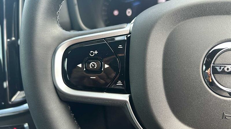 Volvo V60 Plus, B4 Mild hybrid, Petrol, Dark (Stunning 2026 Colour, Low Mileage! )