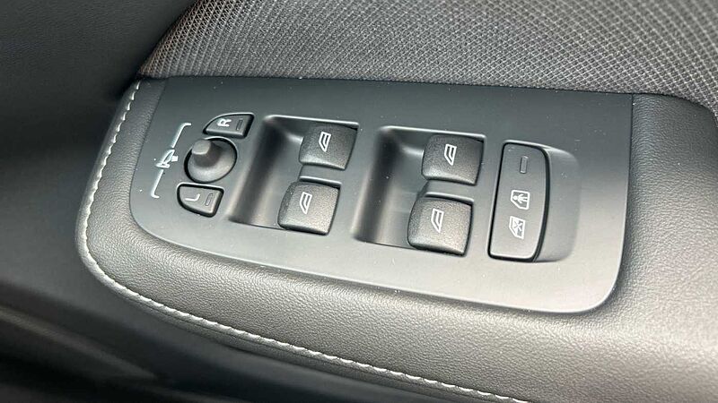 Volvo V60 Plus, B4 Mild hybrid, Petrol, Dark (Stunning 2026 Colour, Low Mileage! )