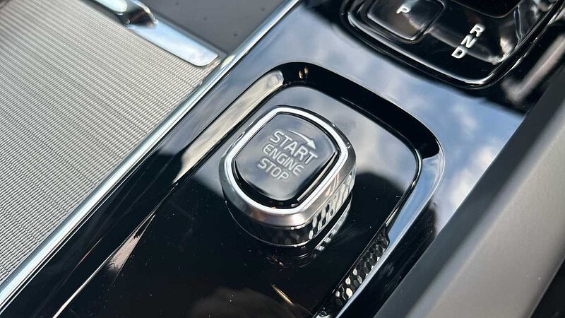 Volvo V60 Plus, B4 Mild hybrid, Petrol, Dark (Stunning 2026 Colour, Low Mileage! )