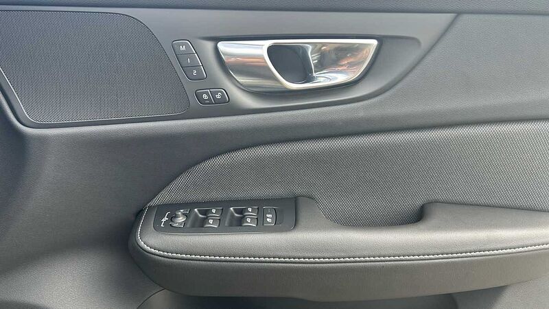 Volvo V60 Plus, B4 Mild hybrid, Petrol, Dark (Stunning 2026 Colour, Low Mileage! )