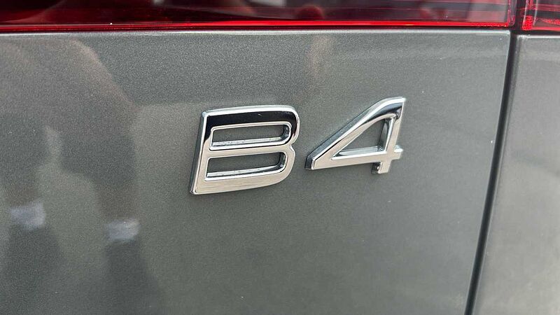 Volvo V60 Plus, B4 Mild hybrid, Petrol, Dark (Stunning 2026 Colour, Low Mileage! )