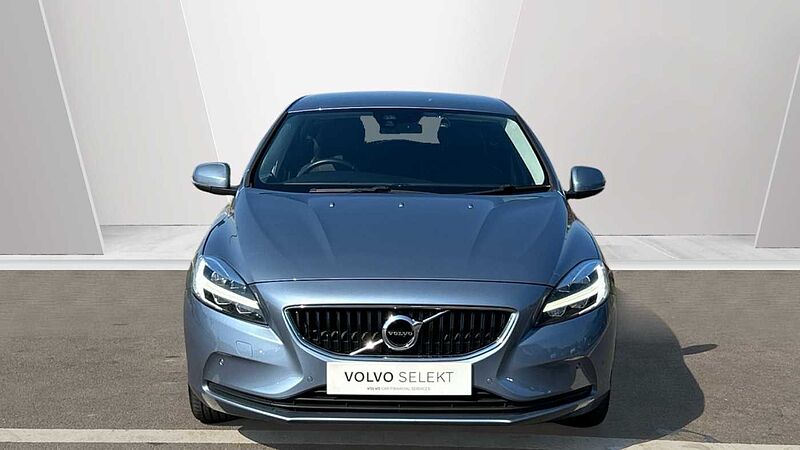Volvo V40 D2 Momentum Manual (Winter Pack, Front Park Assist, 1 Owner)