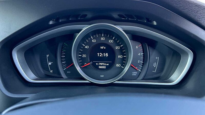 Volvo V40 D2 Momentum Manual (Winter Pack, Front Park Assist, 1 Owner)