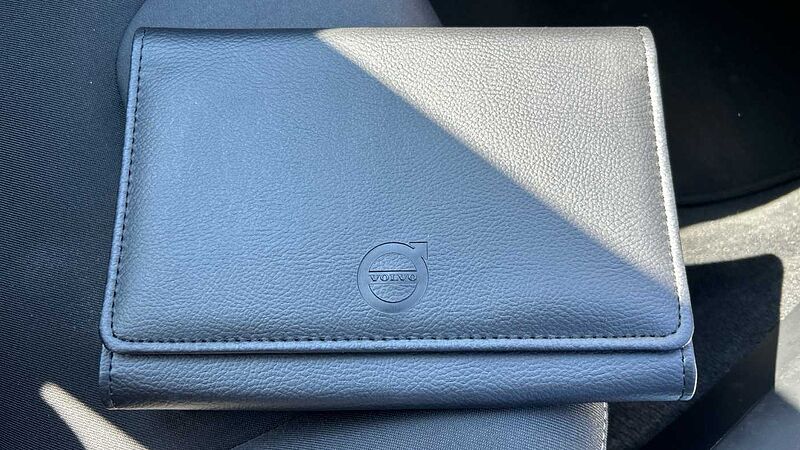 Volvo V40 D2 Momentum Manual (Winter Pack, Front Park Assist, 1 Owner)