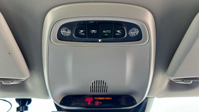 Volvo V40 D2 Momentum Manual (Winter Pack, Front Park Assist, 1 Owner)