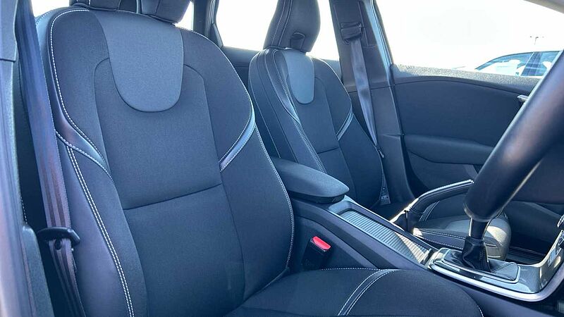 Volvo V40 D2 Momentum Manual (Winter Pack, Front Park Assist, 1 Owner)