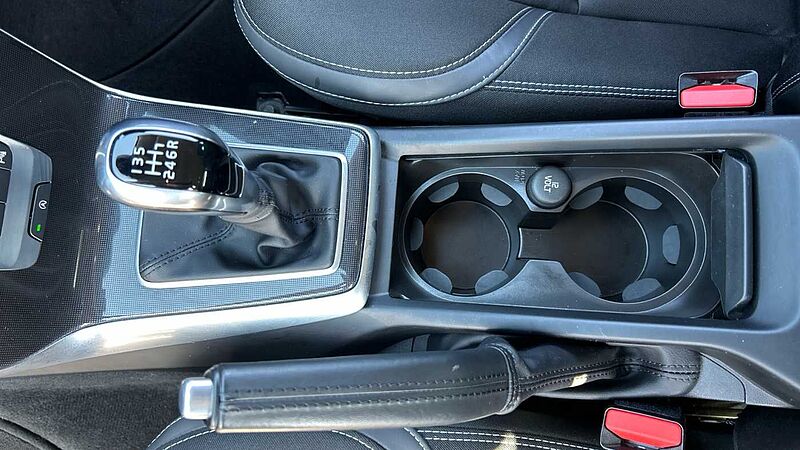 Volvo V40 D2 Momentum Manual (Winter Pack, Front Park Assist, 1 Owner)