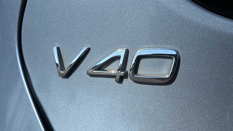 Volvo V40 D2 Momentum Manual (Winter Pack, Front Park Assist, 1 Owner)