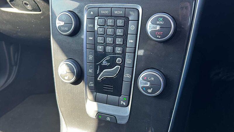Volvo V40 D2 Momentum Manual (Winter Pack, Front Park Assist, 1 Owner)