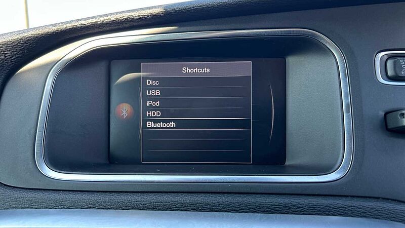 Volvo V40 D2 Momentum Manual (Winter Pack, Front Park Assist, 1 Owner)