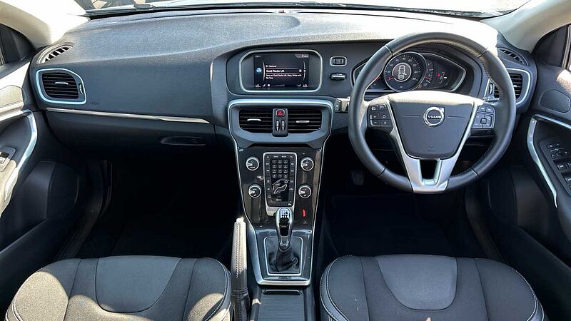 Volvo V40 D2 Momentum Manual (Winter Pack, Front Park Assist, 1 Owner)