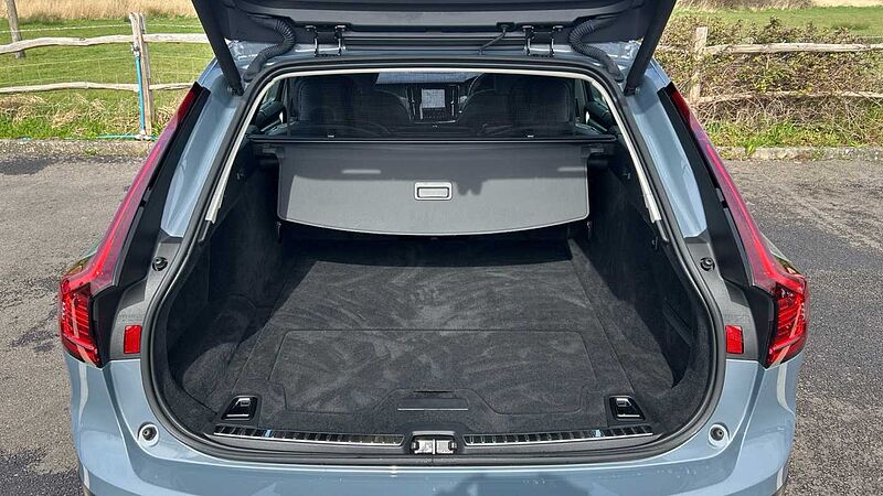 Volvo V90 Cross Country Plus, B5 AWD mild hybrid, Petrol (Very Rare Car, Fantastic Condition)