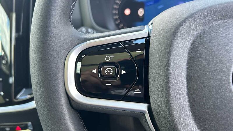 Volvo V60 Ultra, T8 AWD Plug-in hybrid, Electric/Petrol, Dark (Ex Demo, Under 200 Miles)