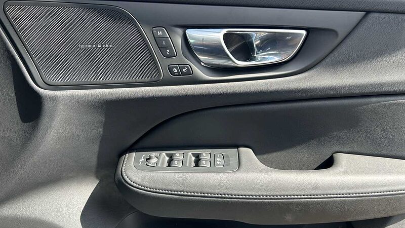 Volvo V60 Ultra, T8 AWD Plug-in hybrid, Electric/Petrol, Dark (Ex Demo, Under 200 Miles)