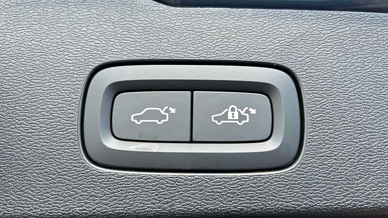 Volvo V60 Ultra, T8 AWD Plug-in hybrid, Electric/Petrol, Dark (Ex Demo, Under 200 Miles)