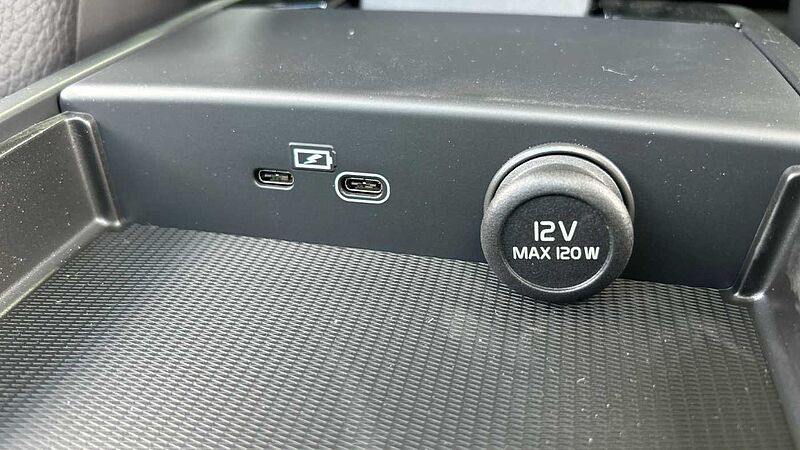 Volvo V60 Ultra, T8 AWD Plug-in hybrid, Electric/Petrol, Dark (Ex Demo, Under 200 Miles)