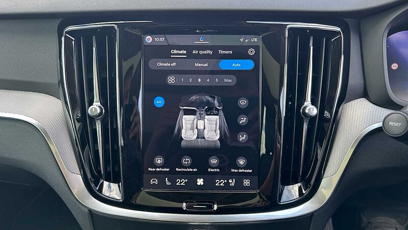 Volvo V60 Ultra, T8 AWD Plug-in hybrid, Electric/Petrol, Dark (Ex Demo, Under 200 Miles)