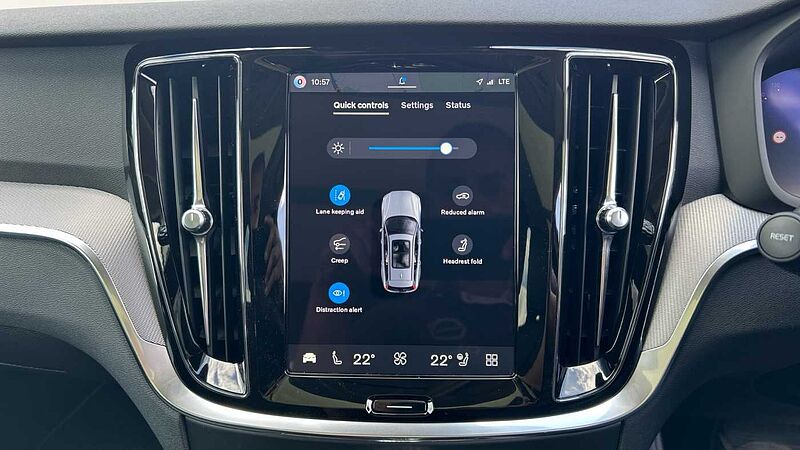 Volvo V60 Ultra, T8 AWD Plug-in hybrid, Electric/Petrol, Dark (Ex Demo, Under 200 Miles)
