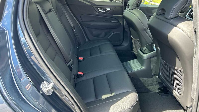 Volvo V60 Ultra, T8 AWD Plug-in hybrid, Electric/Petrol, Dark (Ex Demo, Under 200 Miles)